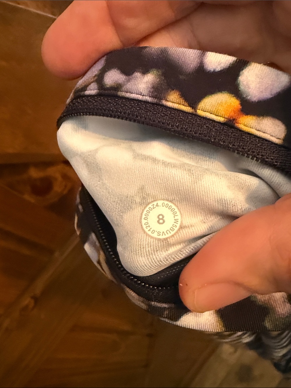 Lululemon speed up high rise size 8 28" inseam - Picture 3 of 3